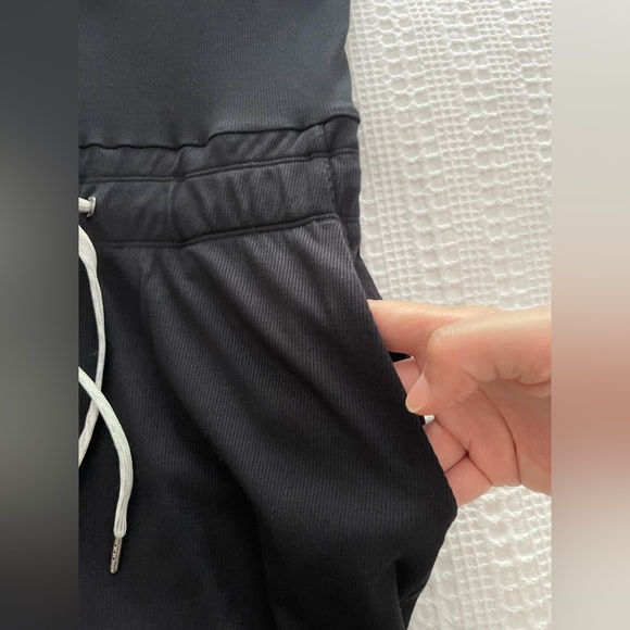 Vuori Pose Henley Black Rib Knit Jumpsuit Sz. XS VW4066 - Picture 5 of 13